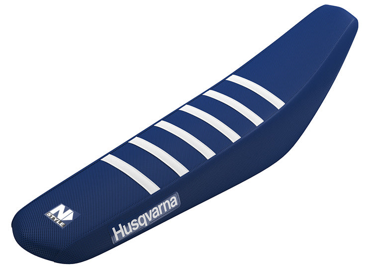 HUSQVARNA TEAM ISSUE GRIP SEAT HUSQ BLUE SIDES/ HUSQ BLUE TOP/ 6 WHITE RIBS